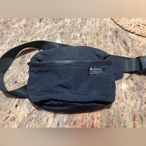 Lululemon clean lines belt bag